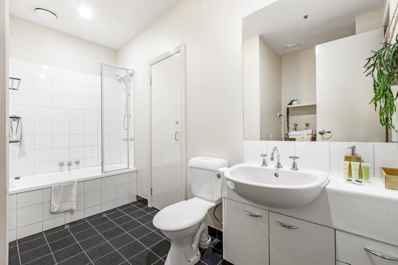 Flinders Lane Solace - Double Storey Heritage Gem ملبورن المظهر الخارجي الصورة